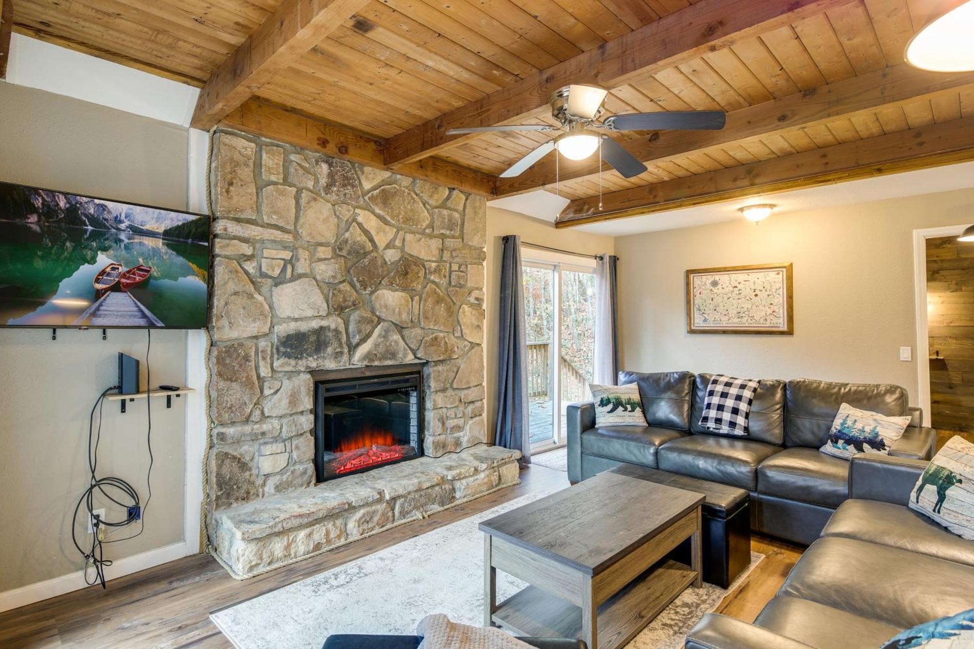 Updated Cobbly Nob Resort Home With Hot Tub! Gatlinburg Buitenkant foto