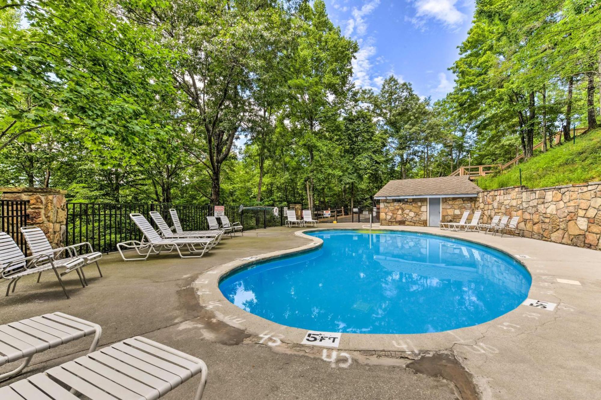 Updated Cobbly Nob Resort Home With Hot Tub! Gatlinburg Buitenkant foto